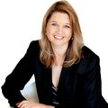 Elizabeth Luna Real Estate Agent at Nostalgic Homes Group | Compass