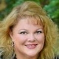 Lisa Fennewald Real Estate Agent at Realty One Group