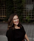 Sara Hunley Real Estate Agent at Epique Realty