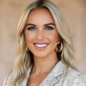 Alexa Ienna Real Estate Agent at Douglas Elliman