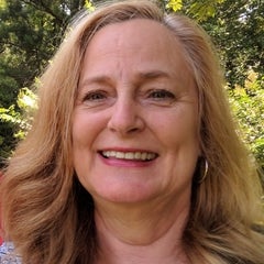 Vickie Hunt Real Estate Agent at Bloomfield Realty